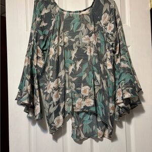 LC Lauren Conrad Green Asymmetrical Bell Sleeve Blouse